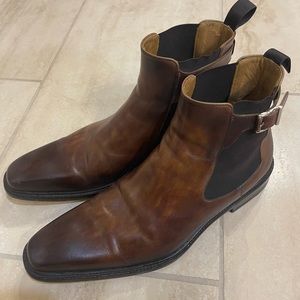 Magnanni chelsea  boots size 8.5